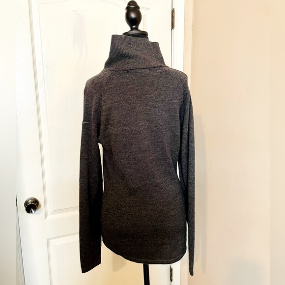 Nike Golf Women’s Merino Wool Lightweight Charcoal Gray Breathable Sweater Sz M - Picture 5 of 14